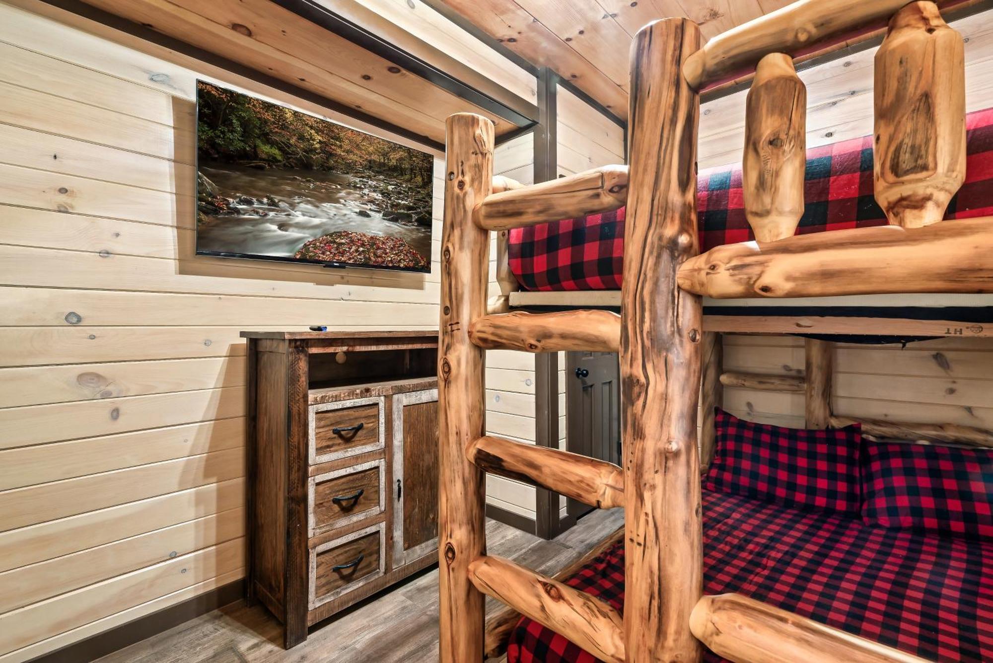 Luxury 3-Br Cabin Minutes From Parkway With Game Room And Hot Tub Pigeon Forge Εξωτερικό φωτογραφία