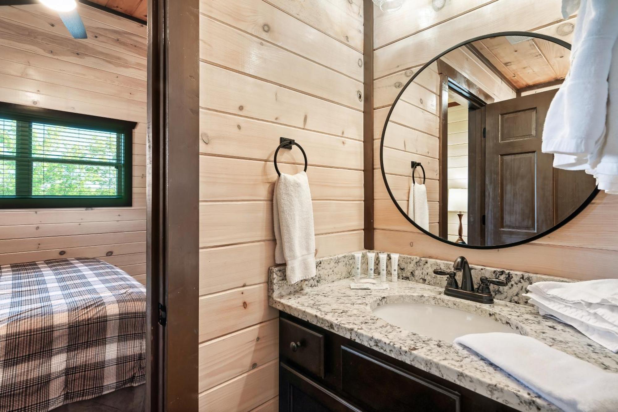 Luxury 3-Br Cabin Minutes From Parkway With Game Room And Hot Tub Pigeon Forge Εξωτερικό φωτογραφία