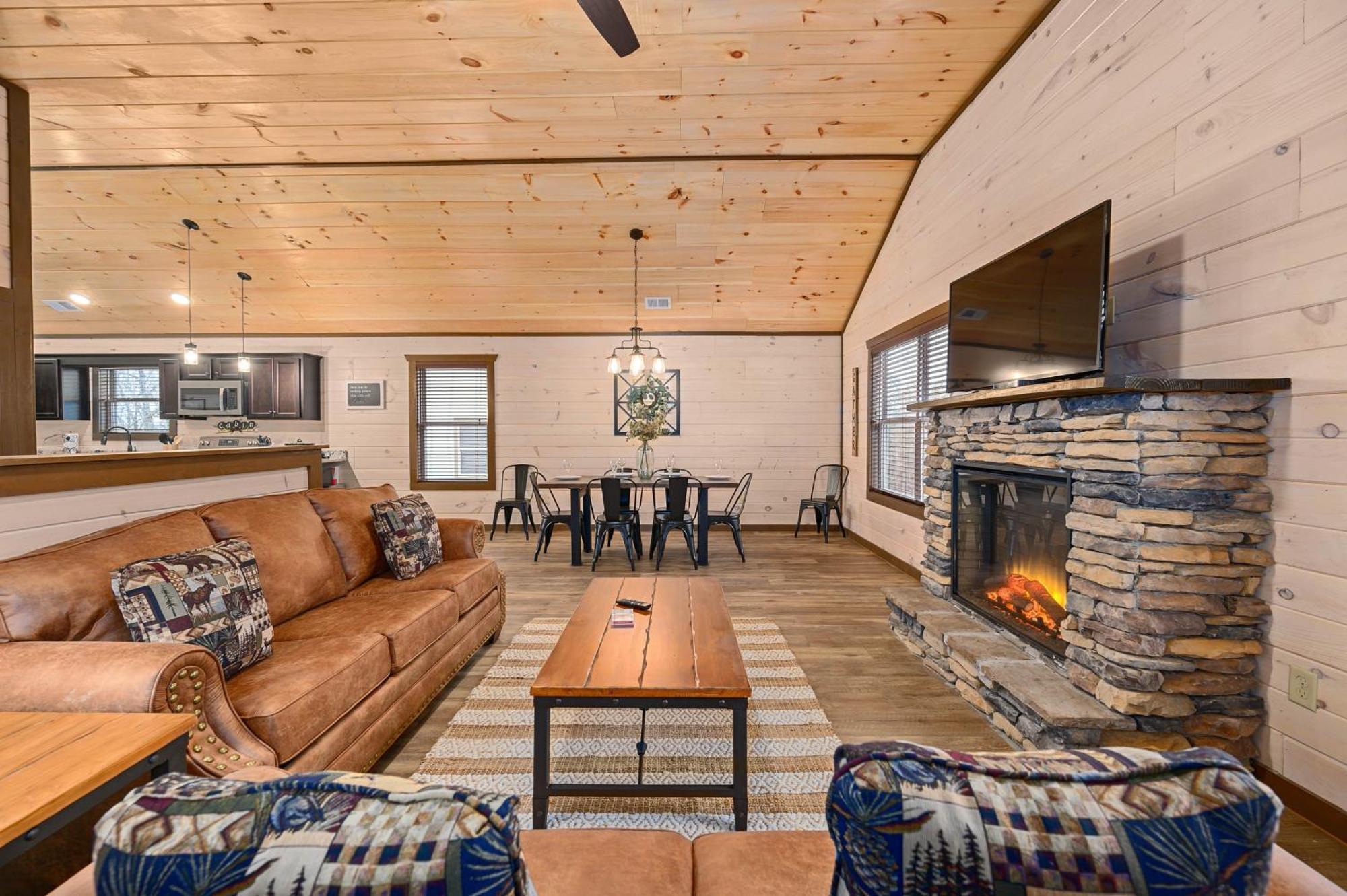 Luxury 3-Br Cabin Minutes From Parkway With Game Room And Hot Tub Pigeon Forge Εξωτερικό φωτογραφία