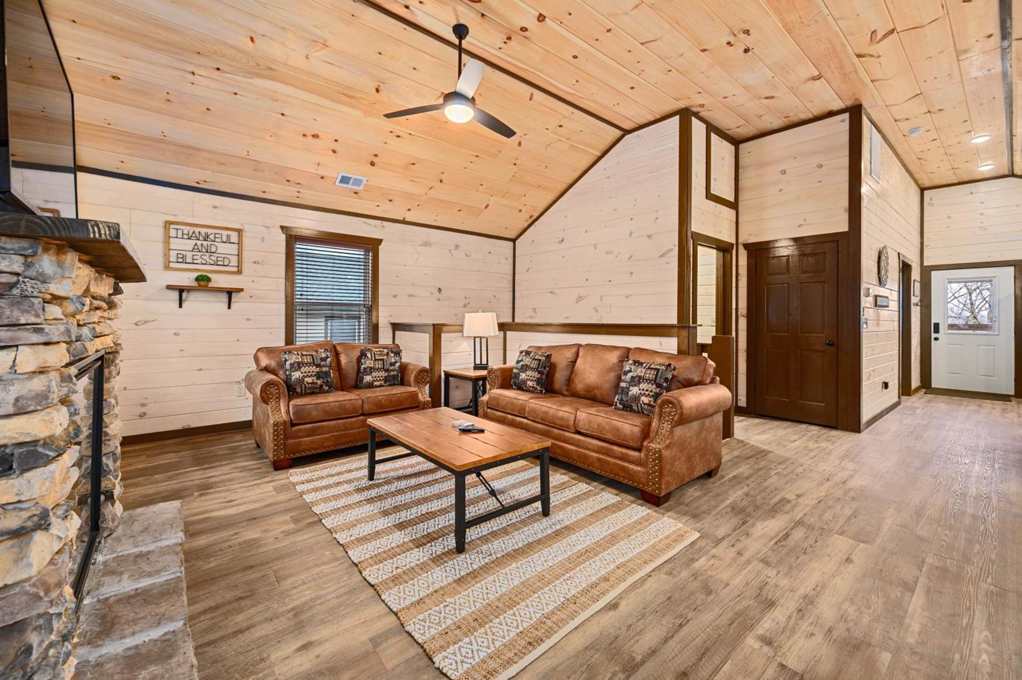 Luxury 3-Br Cabin Minutes From Parkway With Game Room And Hot Tub Pigeon Forge Εξωτερικό φωτογραφία