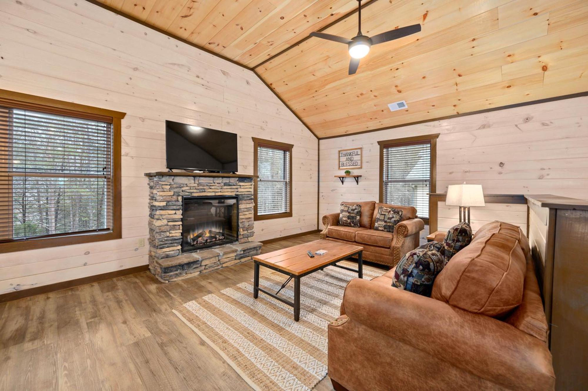 Luxury 3-Br Cabin Minutes From Parkway With Game Room And Hot Tub Pigeon Forge Εξωτερικό φωτογραφία